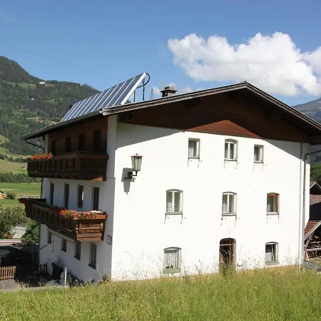 Erhart 1 Apartmán *